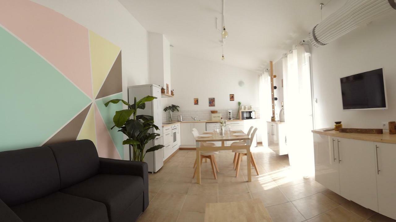 Gite Blanco Y Madera Нарбон Екстериор снимка