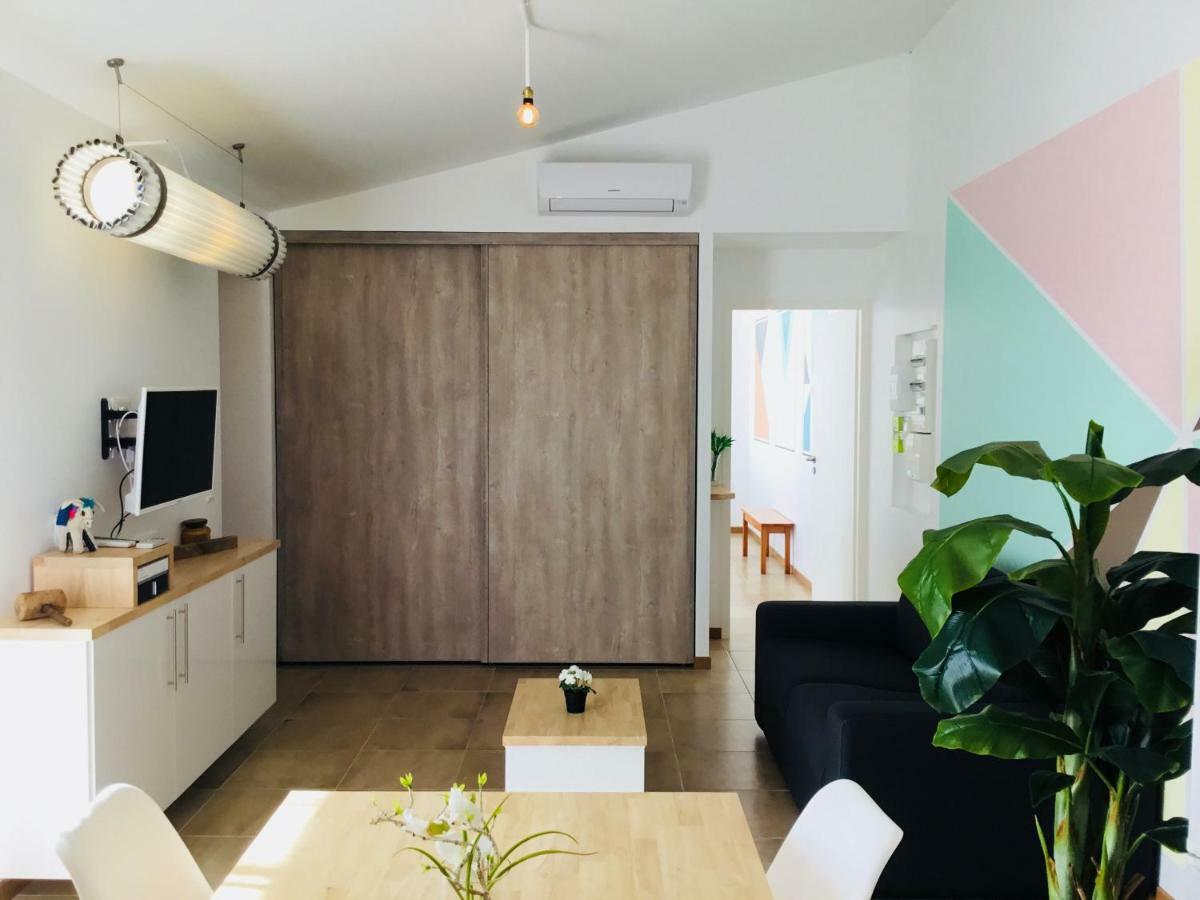 Gite Blanco Y Madera Нарбон Екстериор снимка