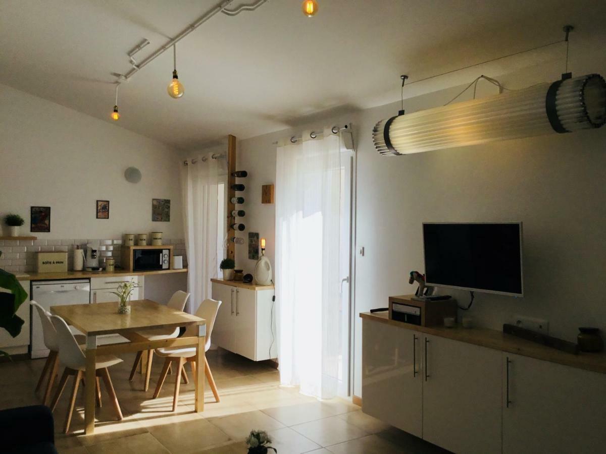 Gite Blanco Y Madera Нарбон Екстериор снимка