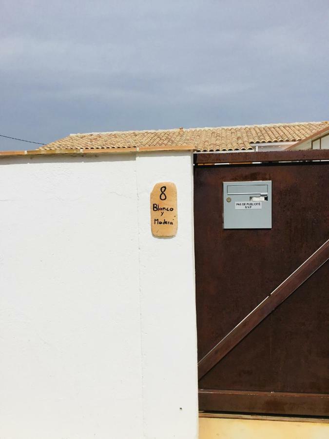 Gite Blanco Y Madera Нарбон Екстериор снимка
